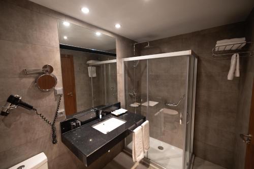 Habitación Doble - No fumadores del hotel Ciudad De Ponferrada. Foto 2
