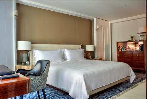 Habitación Doble Superior - 1 cama extragrande del hotel The Carlyle, A Rosewood. Foto 2