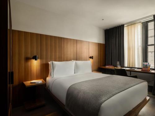 Habitación con cama grande y vistas del hotel Gem Chelsea. Foto 2