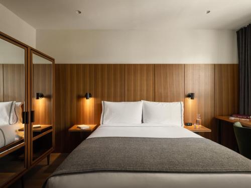 Habitación con cama grande y vistas del hotel Gem Chelsea. Foto 3