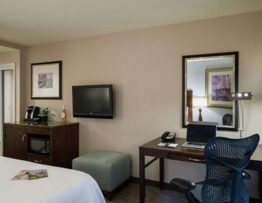 Habitación Premium con cama extragrande del hotel AMTD Idea Tribeca. Foto 1