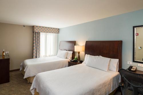 Habitación con ducha a ras de suelo, adaptada para personas de movilidad reducida - Cama extragrande del hotel AMTD Idea Tribeca. Foto 3