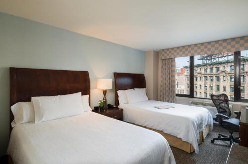 Habitación Doble con vistas a la ciudad - 2 camas dobles del hotel AMTD Idea Tribeca. Foto 4