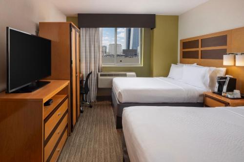 Habitación Estándar - Planta superior del hotel Holiday Inn Express New York City Times Square. Foto 2