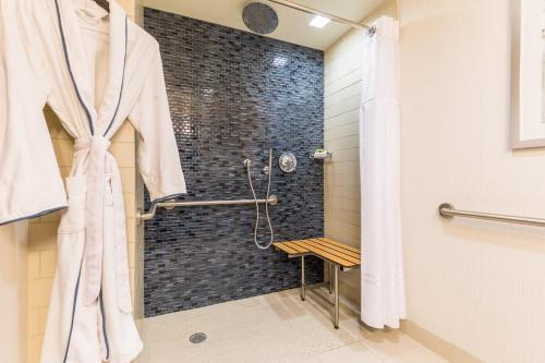 Habitación Doble Clásica con bañera adaptada para personas con movilidad reducida - 2 camas dobles del hotel Intercontinental New York Times Square. Foto 2