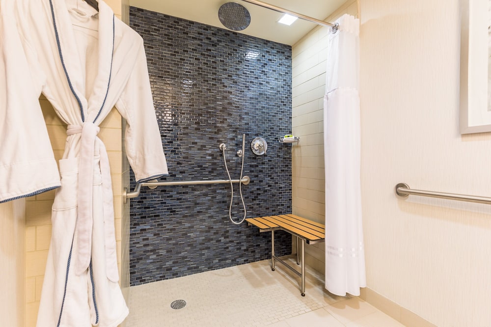 Habitación Premium, 2 camas dobles, accesible en silla de ruedas (Midtown View) del hotel Intercontinental New York Times Square. Foto 4