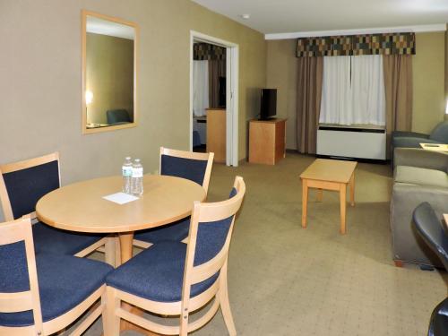 Suite de 1 dormitorio del hotel Marco LaGuardia Hotel & Suites. Foto 2