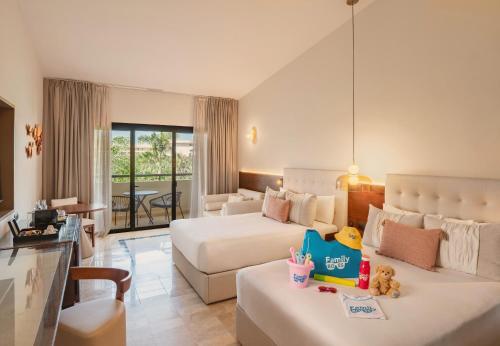 Selección Familiar - Suite Junior con vistas al jardín del hotel Grand Palladium Kantenah Resort and Spa All Inclusive