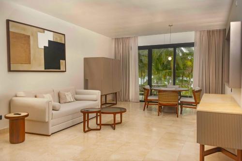 Selección Familiar - Suite junto a la playa del hotel Grand Palladium Kantenah Resort and Spa All Inclusive. Foto 2