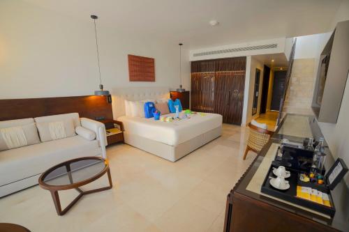 Selección Familiar - Suite Junior con piscina privada en la azotea del hotel Grand Palladium Kantenah Resort and Spa All Inclusive. Foto 2