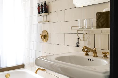 Habitación mediana - Cama extragrande del hotel Ace Hotel New York. Foto 1