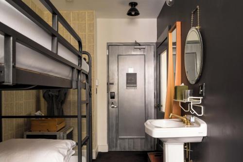 Litera del hotel Ace Hotel New York. Foto 2