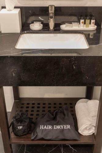 Habitación Deluxe con cama extragrande del hotel Broadway Plaza. Foto 6