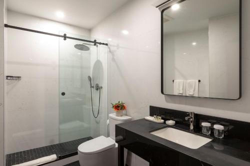 Suite Junior Deluxe con cama extragrande del hotel Broadway Plaza. Foto 3