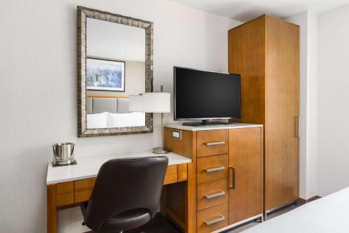 Habitación con ducha a ras de suelo - 1 cama grande - Adaptada para personas de movilidad reducida - No fumadores del hotel Doubletree By Hilton New York City - Chelsea. Foto 1