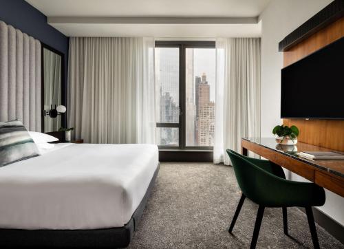 Habitación Premium con cama extragrande y vistas a la ciudad del hotel Kimpton Hotel Eventi. Foto 7
