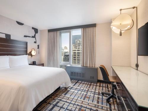 Habitación con cama extragrande. del hotel HILTON NEW YORK FASHION DISTRICT. Foto 9
