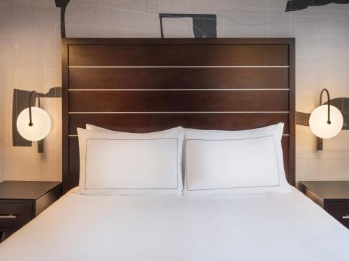 Habitación con cama grande del hotel HILTON NEW YORK FASHION DISTRICT. Foto 9