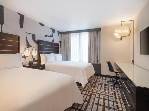 Habitación Doble con vistas a la ciudad del hotel HILTON NEW YORK FASHION DISTRICT. Foto 7