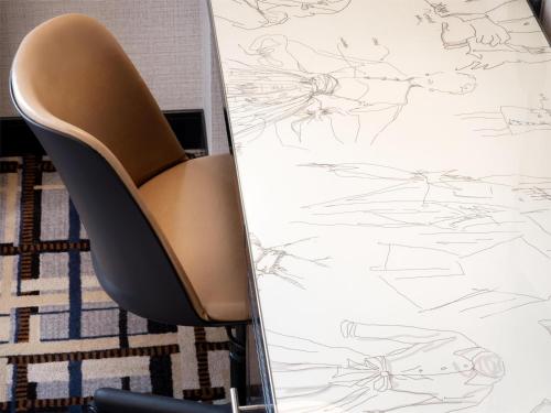 Habitación con cama grande y bañera - Adaptada para personas con movilidad reducida del hotel HILTON NEW YORK FASHION DISTRICT. Foto 2