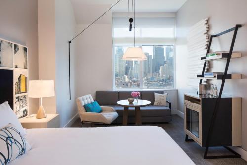 Estudio Doble con cama grande y vistas a la ciudad del hotel Ink 48. Foto 3