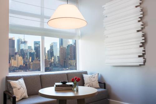 Estudio Doble con cama grande y vistas a la ciudad del hotel Ink 48. Foto 4