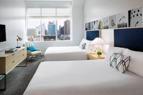 Habitación Doble Deluxe con 2 camas grandes - adaptada para personas de movilidad reducida del hotel Ink 48