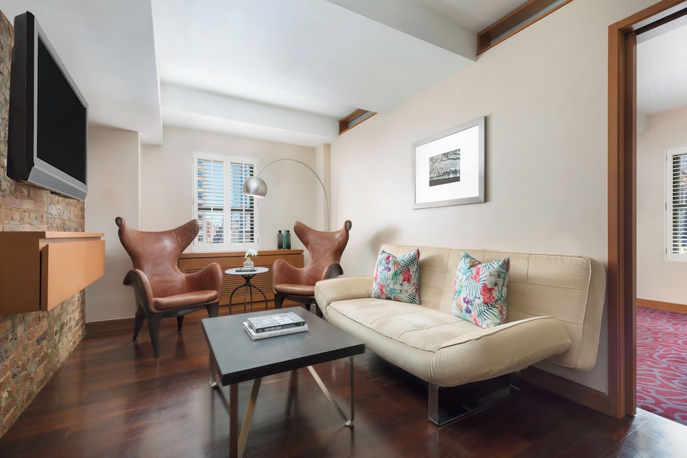 Suite ejecutiva, 1 cama de matrimonio grande con sofá cama (Carriage House) del hotel Hotel 57. Foto 4