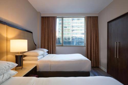 Habitación - 2 camas dobles - Planta club del hotel Sheraton Brooklyn