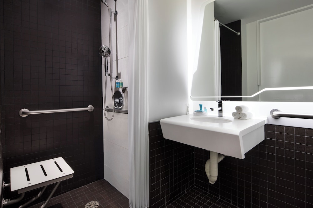 Habitación Accesible con 2 Camas Dobles del hotel The Washington. Foto 1