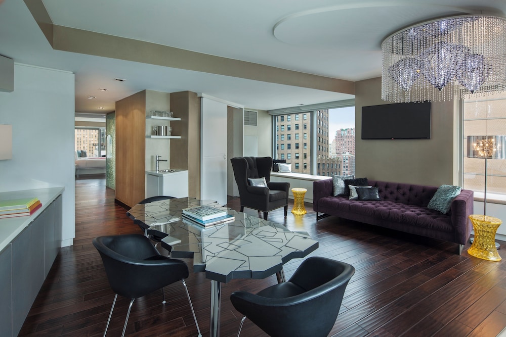 Suite Deluxe, 1 cama de matrimonio grande, vistas a la ciudad del hotel The Washington. Foto 3