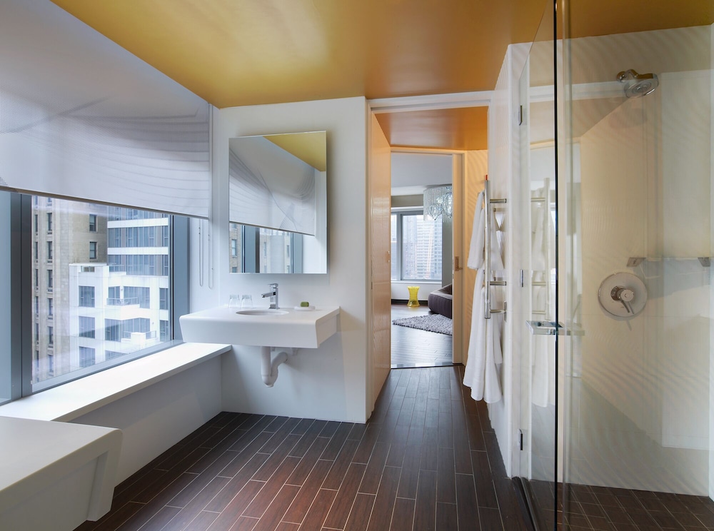 Suite Deluxe, 1 cama de matrimonio grande, vistas a la ciudad del hotel The Washington. Foto 6
