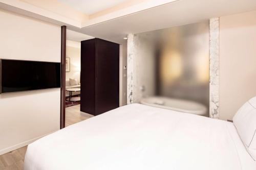 Suite Plus con sofá cama - 1 cama extragrande del hotel Hilton Club West 57th Street New York. Foto 1