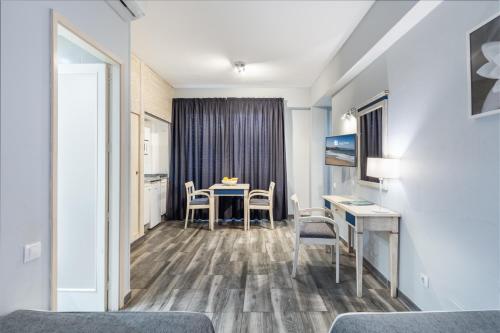 Estudio Triple Estándar del hotel Colón Playa. Foto 1