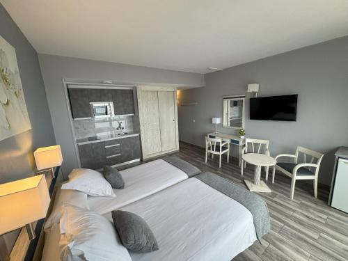 Estudio Triple Estándar del hotel Colón Playa. Foto 8