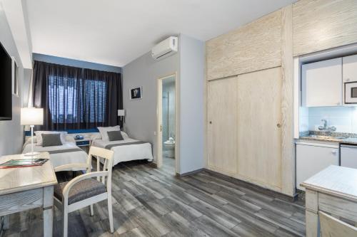 Estudio Triple Estándar del hotel Colón Playa