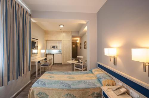 Estudio Triple Estándar del hotel Colón Playa. Foto 2