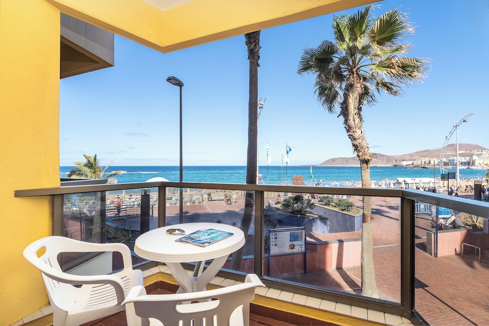 Estudio estándar, balcón, vistas al mar del hotel Colón Playa. Foto 6