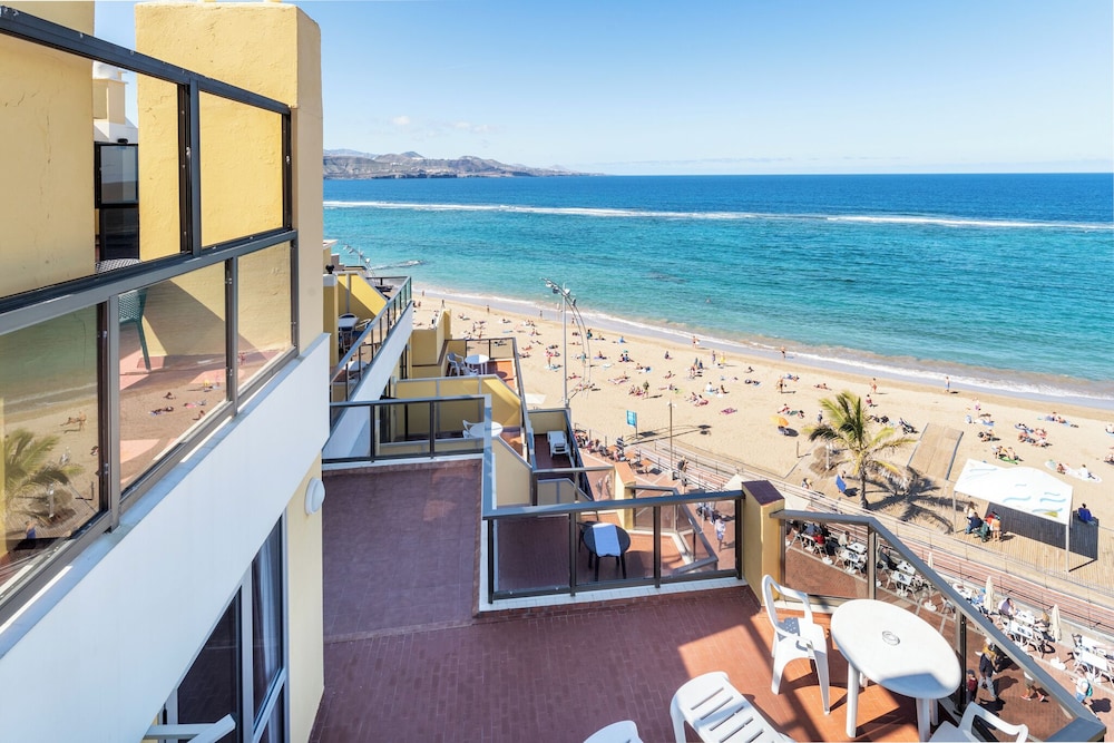 Habitación triple estándar, vistas al mar del hotel Colón Playa. Foto 6