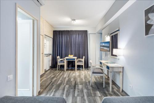 Estudio Triple Estándar del hotel Colón Playa. Foto 6