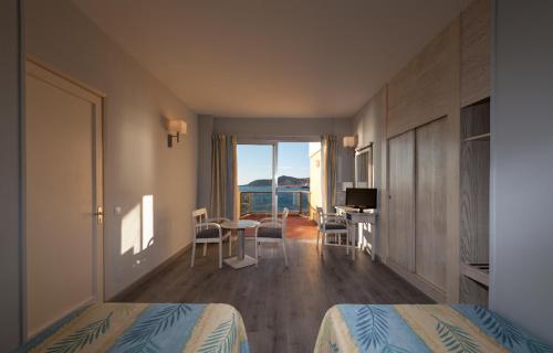 Estudio con balcón y vistas al mar del hotel Colón Playa. Foto 7