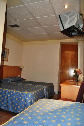 Habitación Triple del hotel España. Foto 3