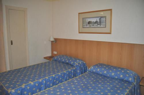 Habitación Triple del hotel España. Foto 5