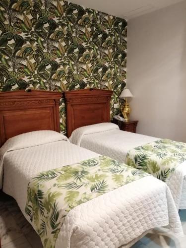 Habitación con cama grande del hotel Europa. Foto 11