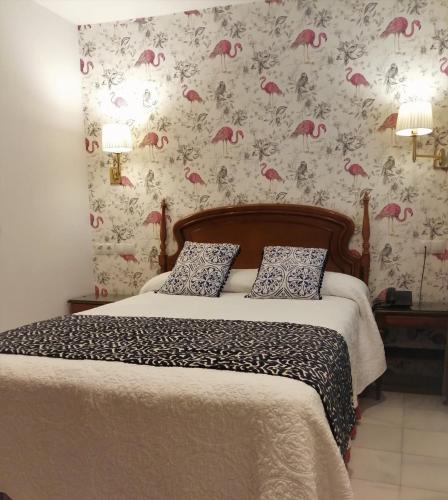 Habitación con cama grande del hotel Europa. Foto 15