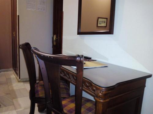 Habitación Triple del hotel Europa. Foto 10