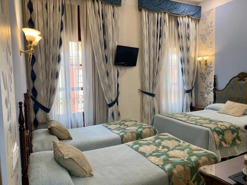 Habitación cuádruple del hotel Europa. Foto 8