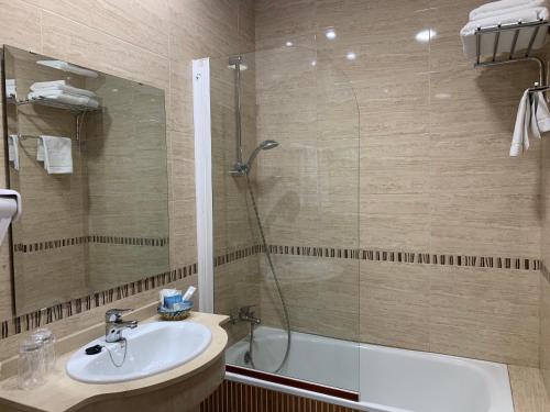 Habitación Doble - 2 camas del hotel Europa. Foto 14