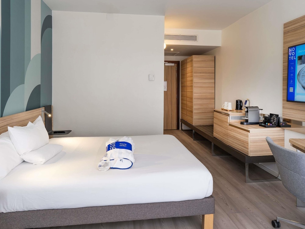 Habitación Superior con 1 cama Queen en el edificio Plaza del hotel Novotel Madrid Feria and Airport