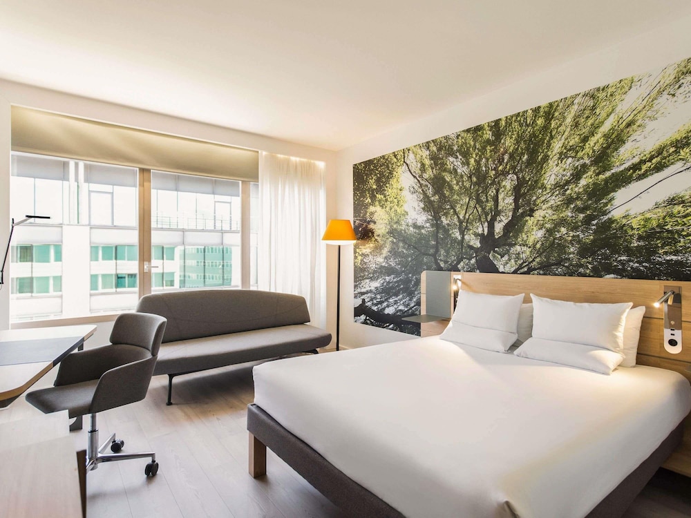Habitación Superior con 1 cama Queen en el edificio Plaza del hotel Novotel Madrid Feria and Airport. Foto 1